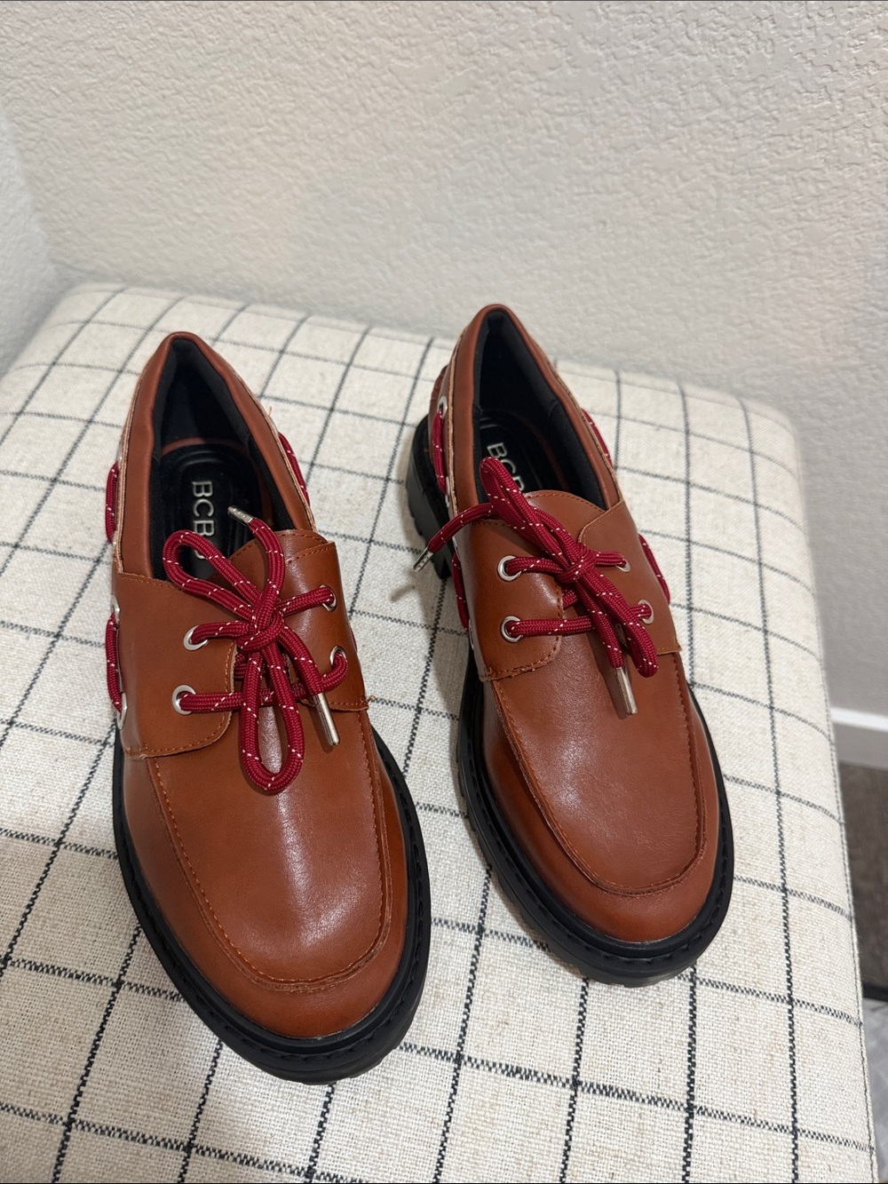 BCBG Women’s Ladonna Boat Shoe Size 8